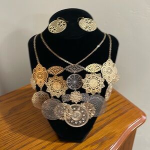 Gold necklace with matching earrings!